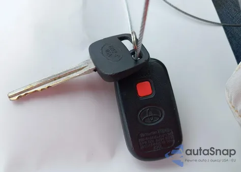 2005 Toyota Camry Le z USA, uszkodzony, nr VIN 4T1BE32KX5U980388